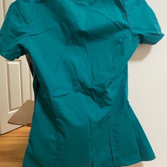 Jaaanu tulip scrub set - Picture 2 of 4